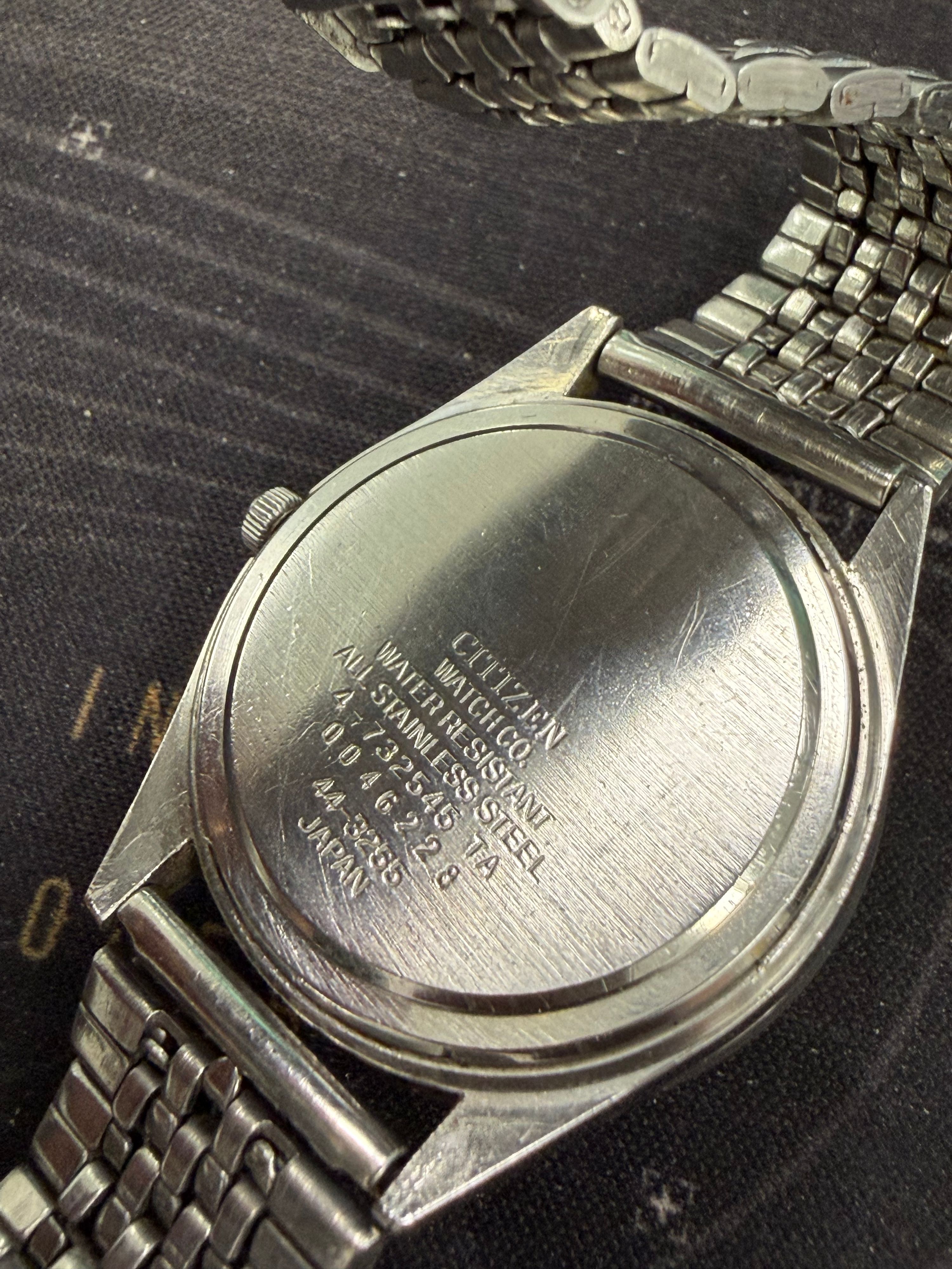 Citizen Crystron — foto