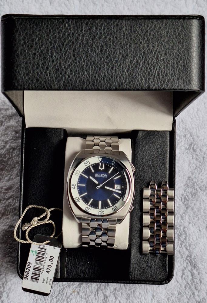 Bulova Accutron Snorkel II — foto