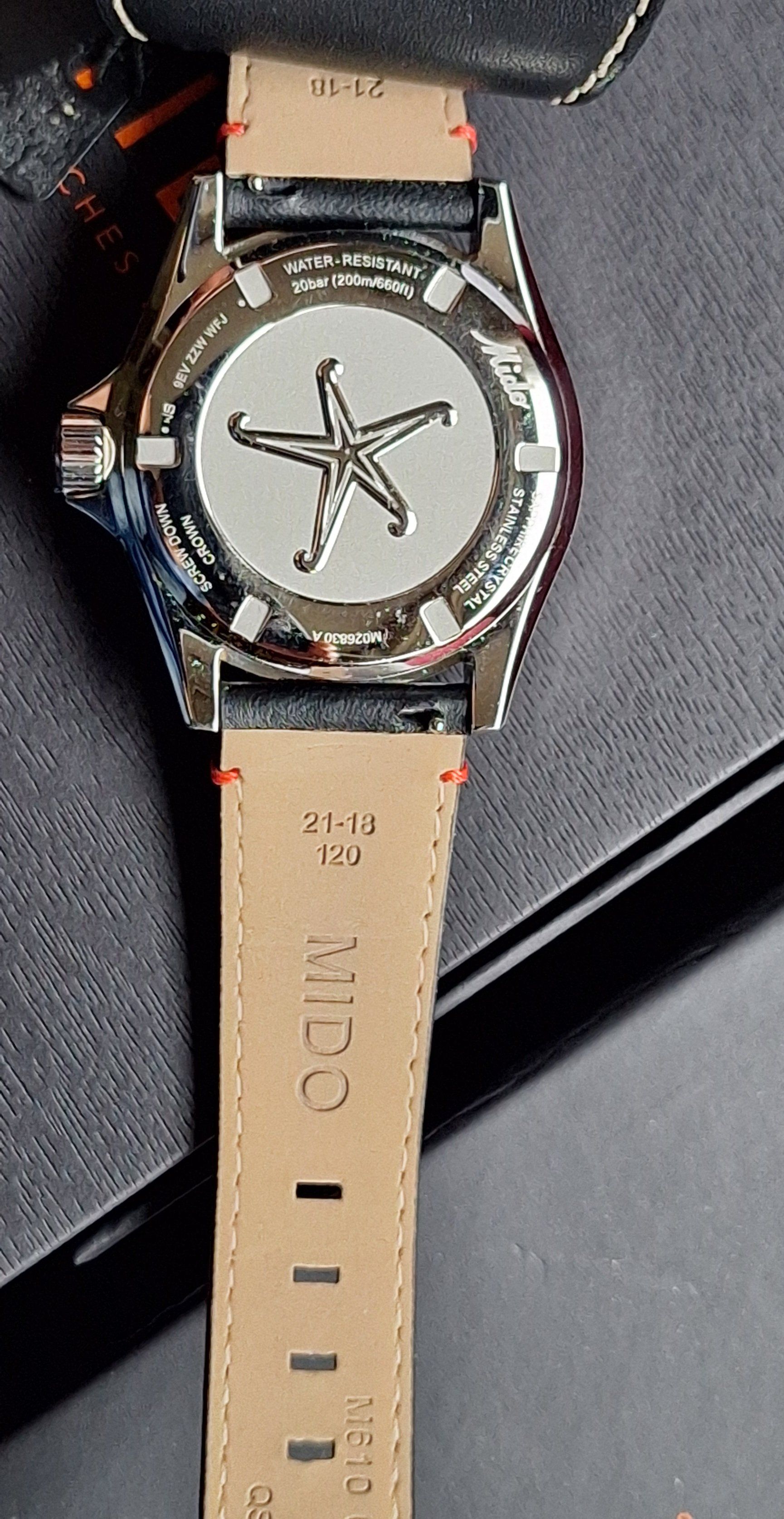 Mido Worldtimer — foto