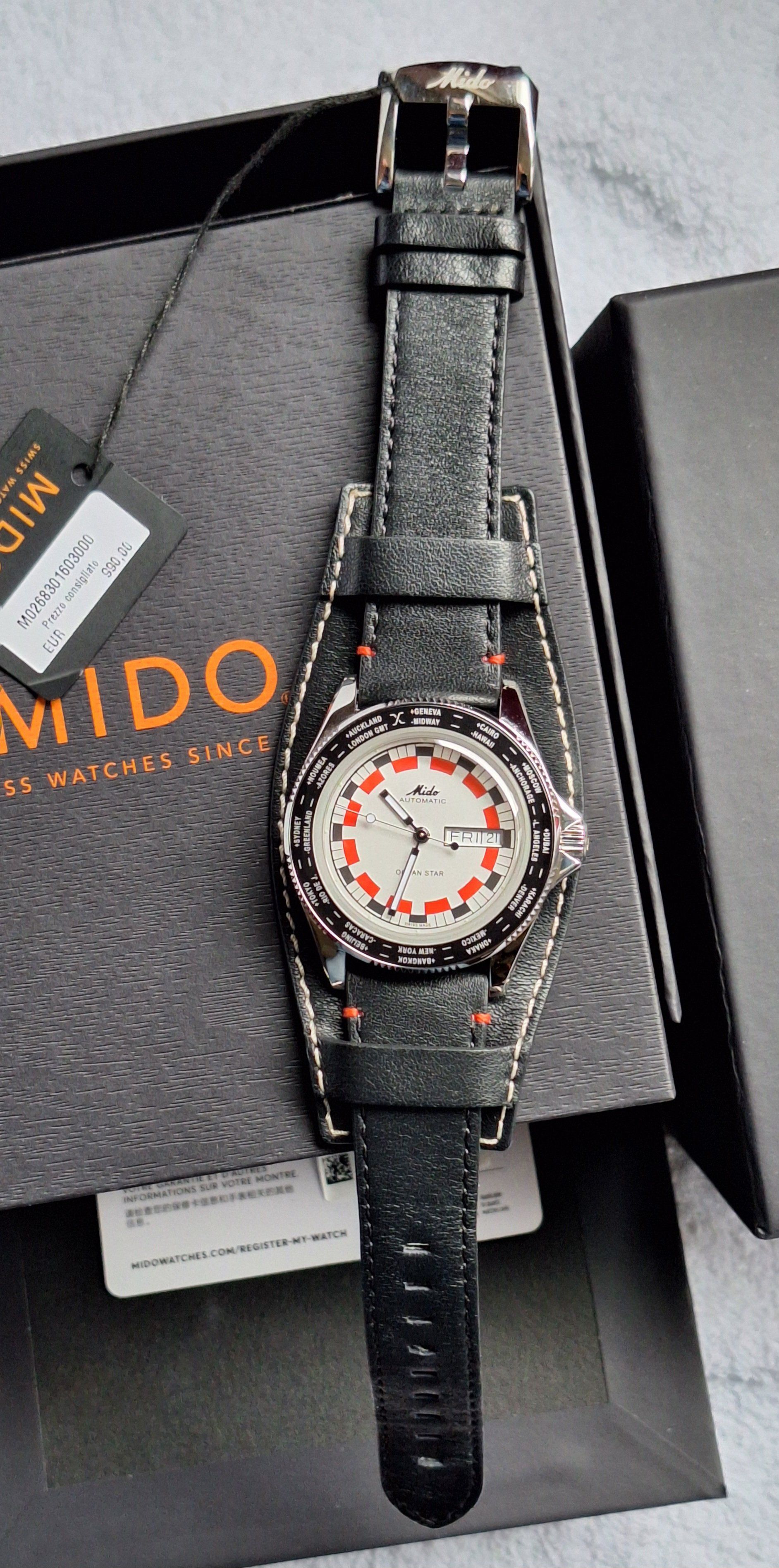 Mido ocean star worldtimer — foto