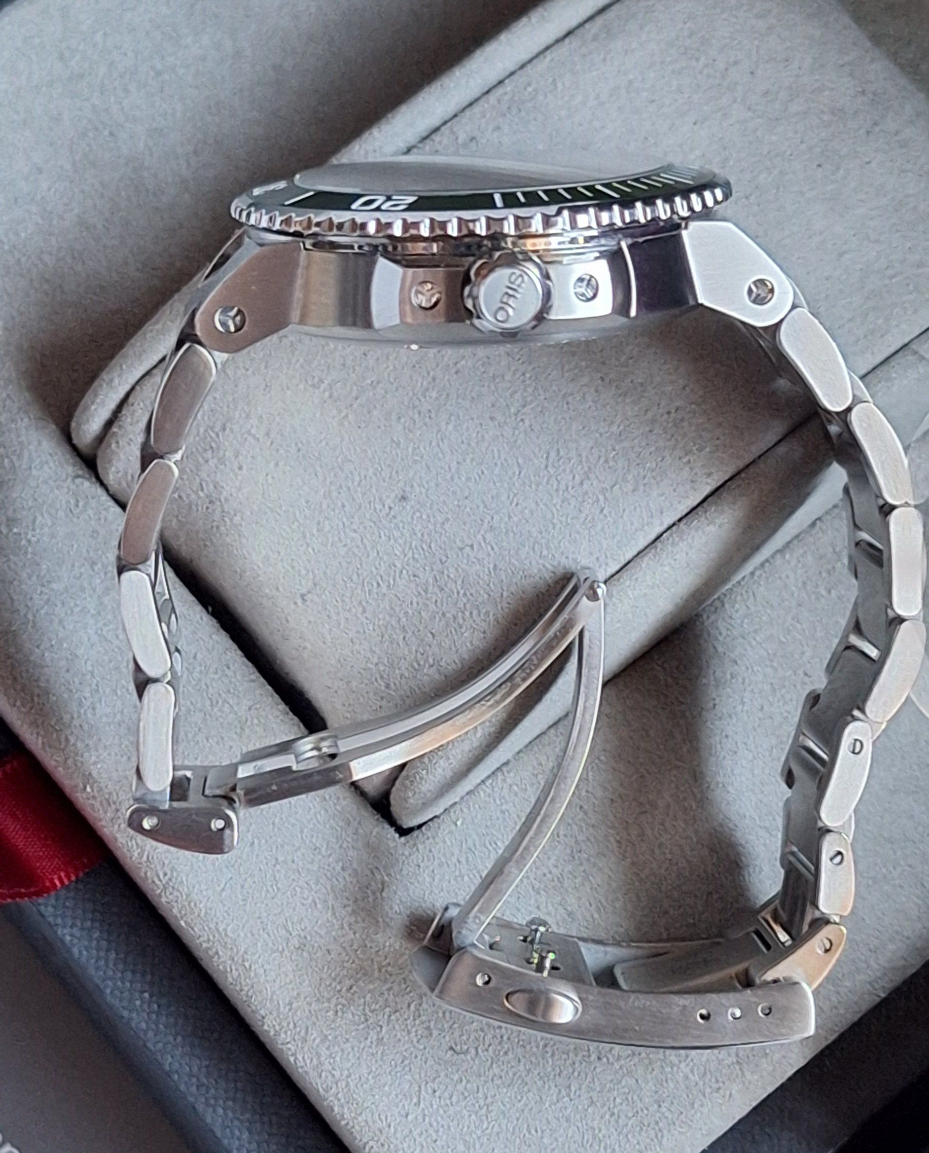 Oris Aquis Date — foto