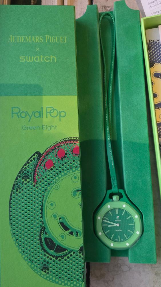 Swatch Royal Pop — foto