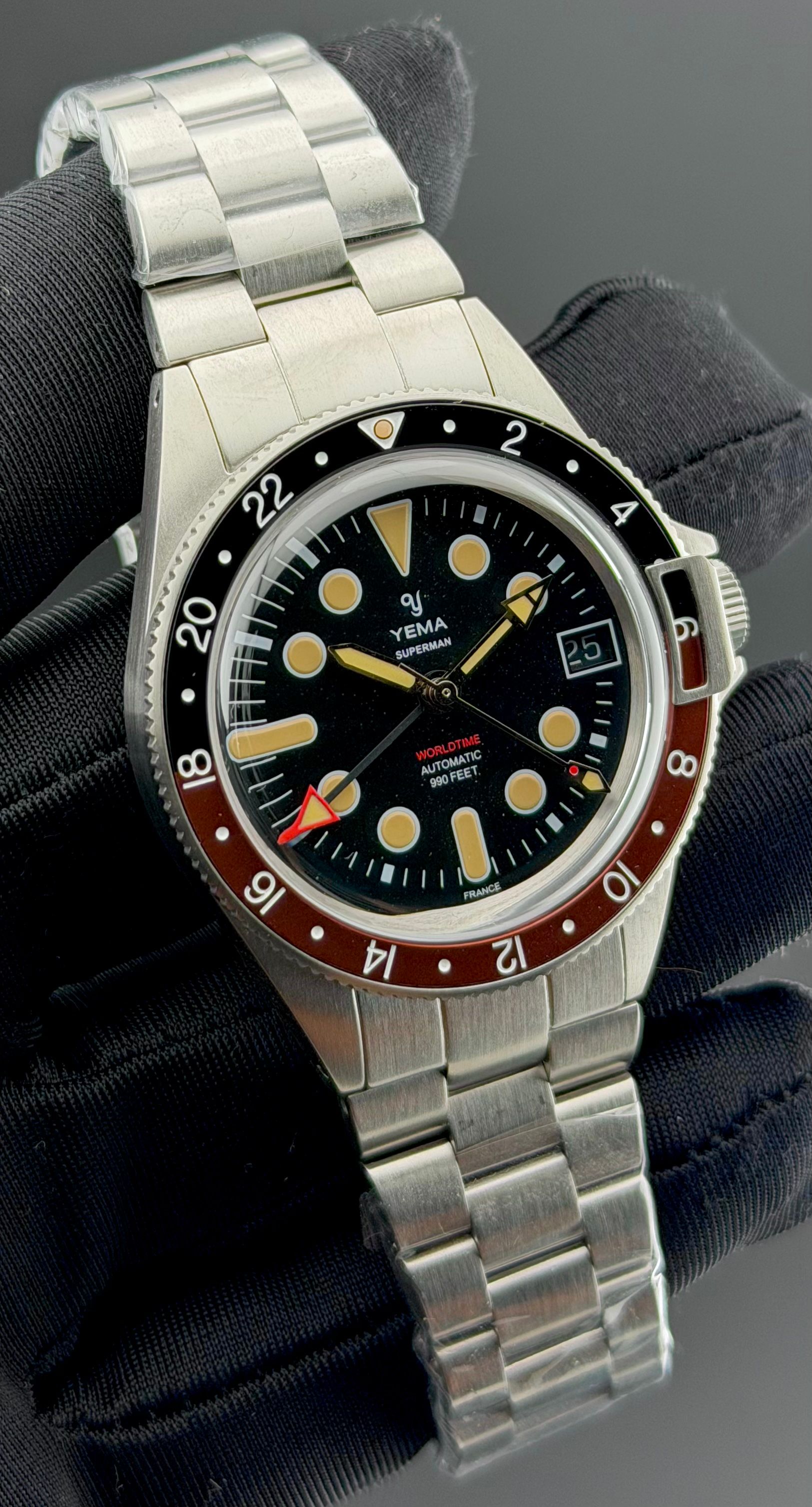 Yema Yema Superman Worldtime GMT — foto