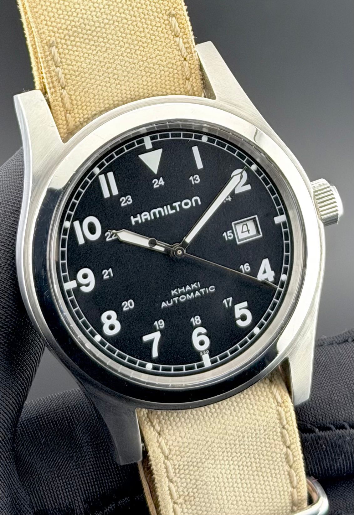 Hamilton Khaki Field Auto — foto