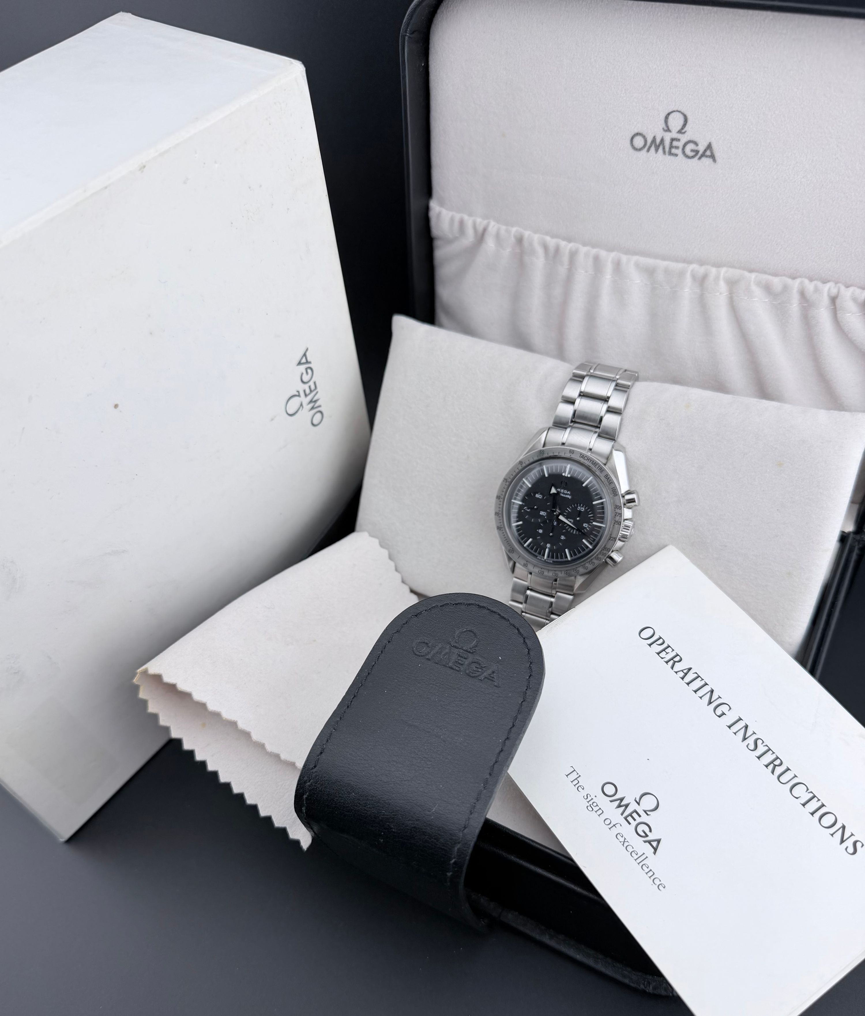 Omega Speedmaster Broad Arrow Replica 1957 — foto