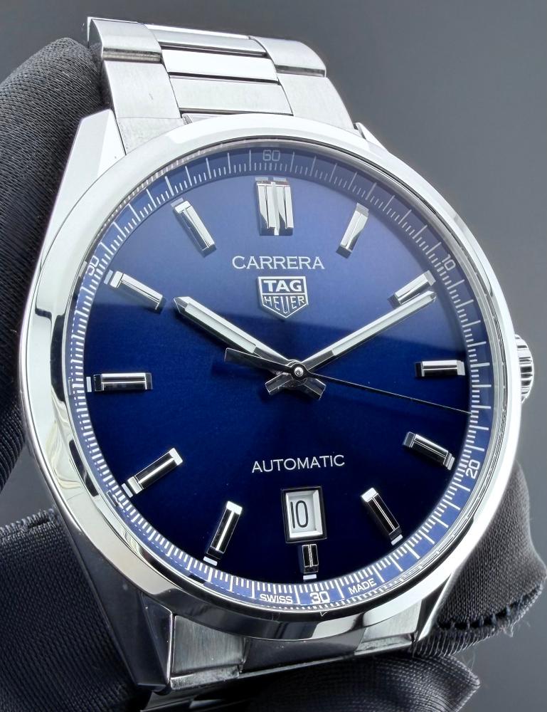 TAG Heuer Carrera Date 39 — foto