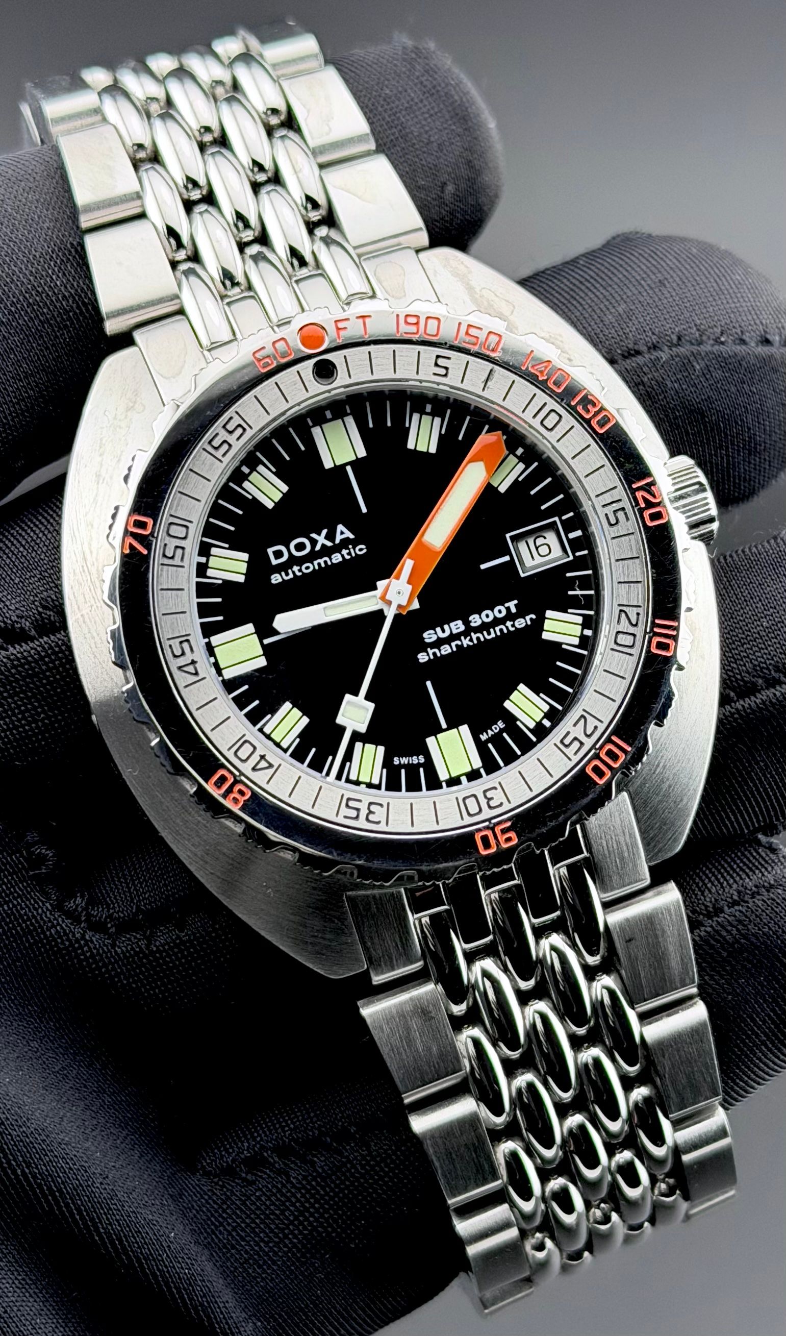 Doxa 300T Sharkhunter — foto