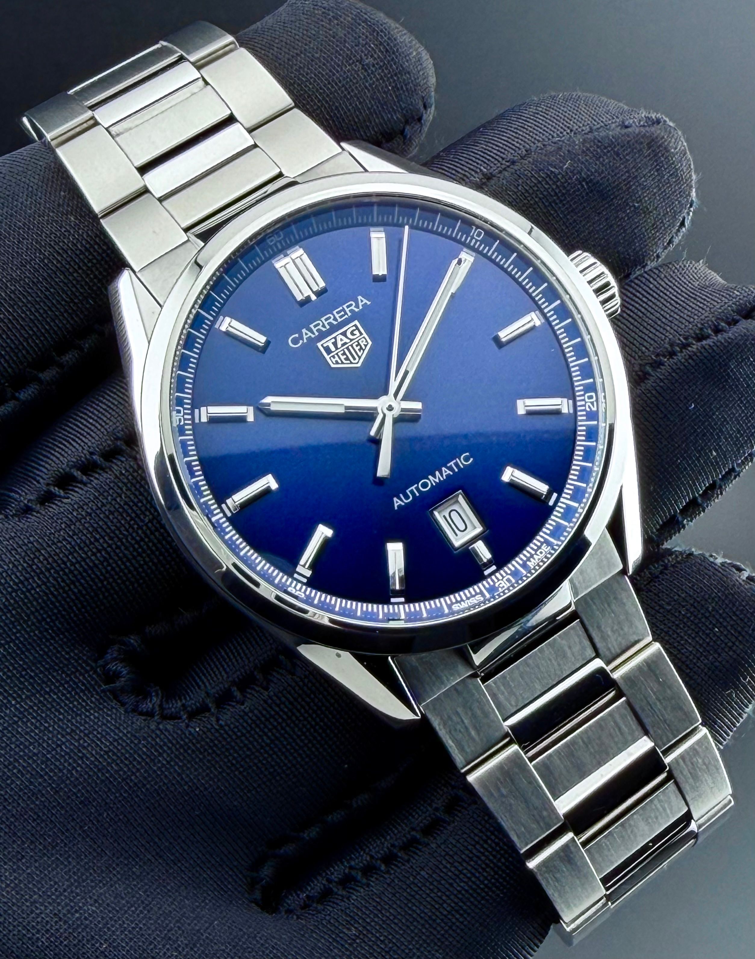 TAG Heuer Carrera Date 39 — foto