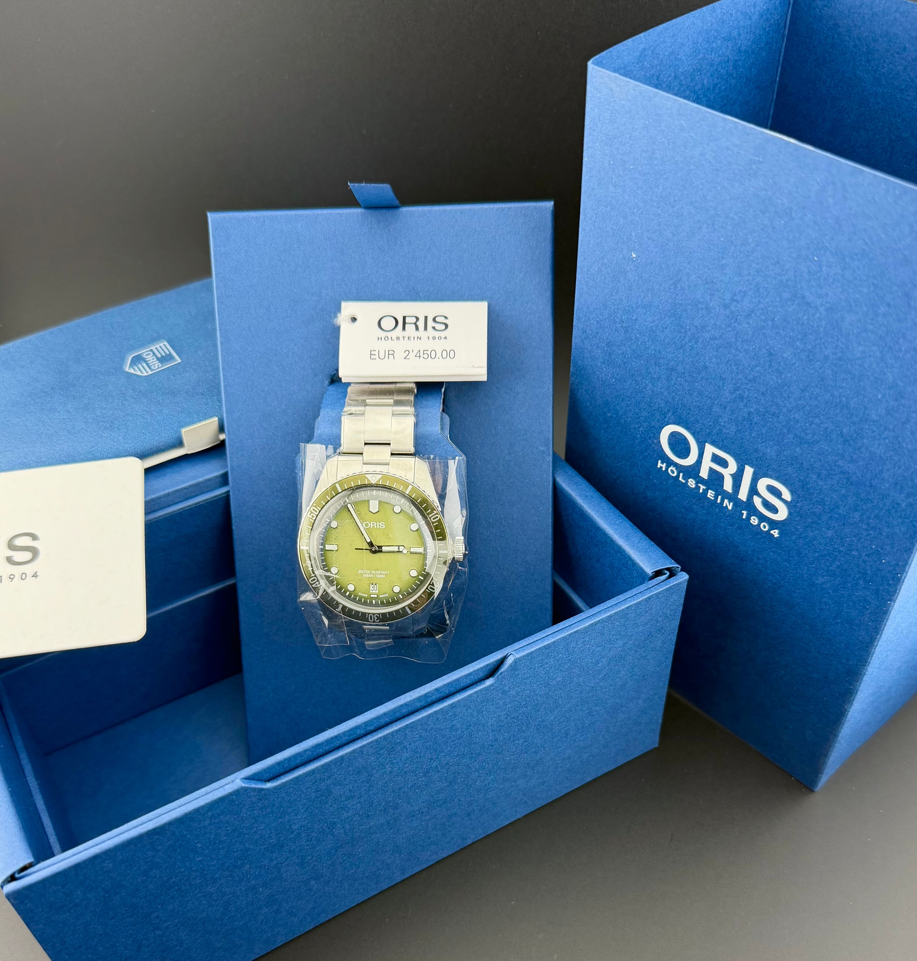 Oris Diver Sixty-Five Date Waldemburg Forest — foto