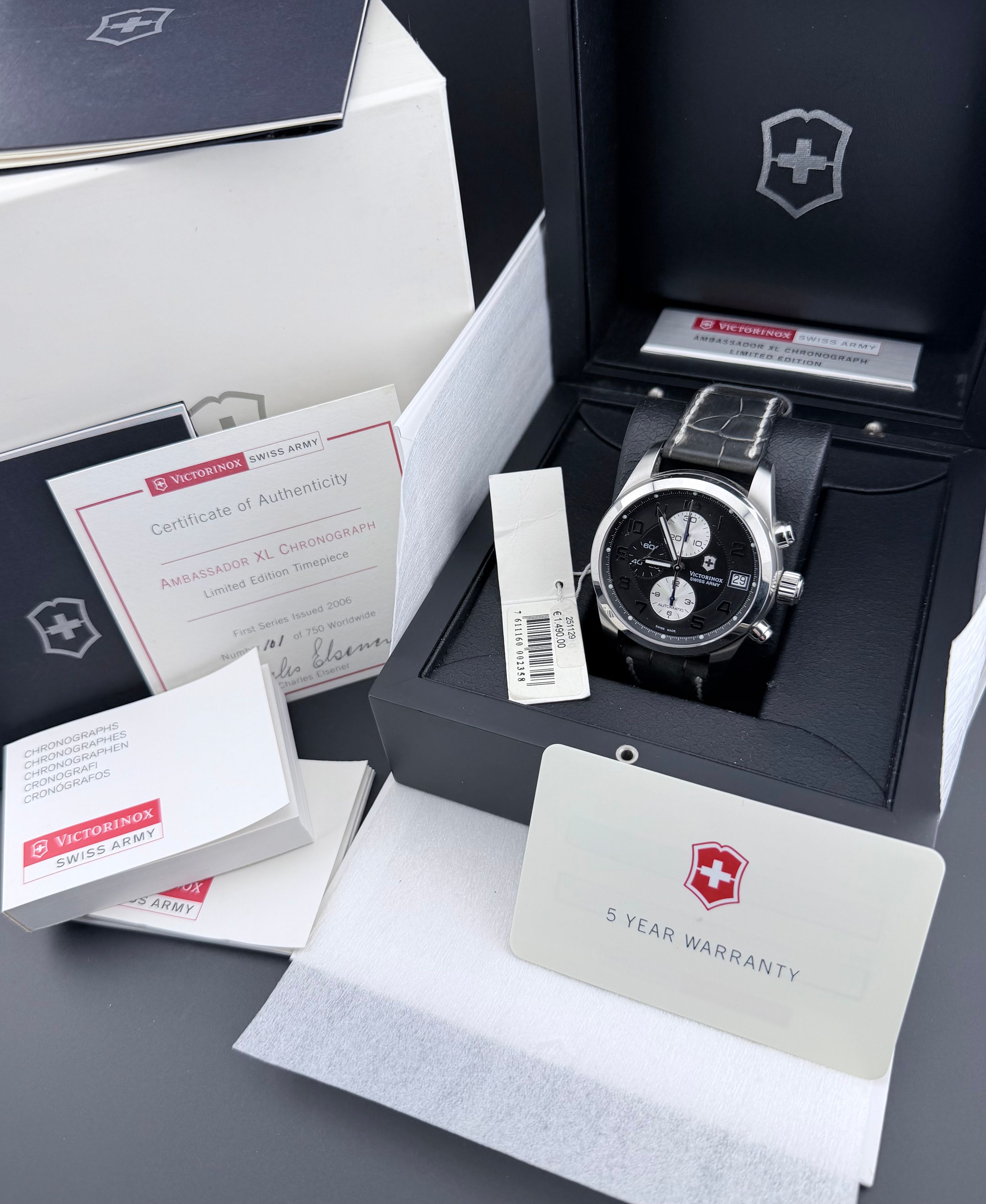 Victorinox Ambassador XL Limited Edition Automatic Chronograph — foto
