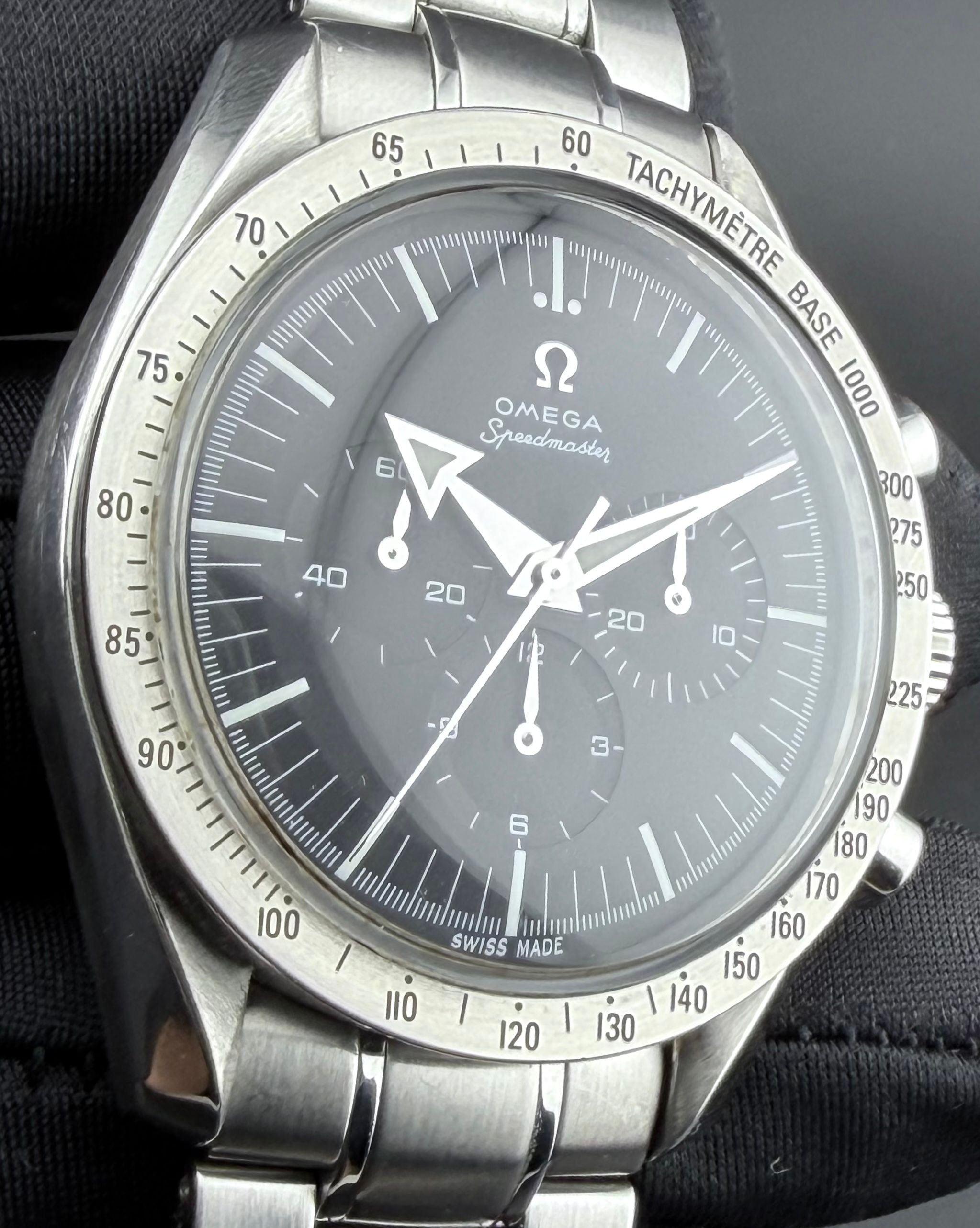 Omega Speedmaster Broad Arrow Replica 1957 — foto