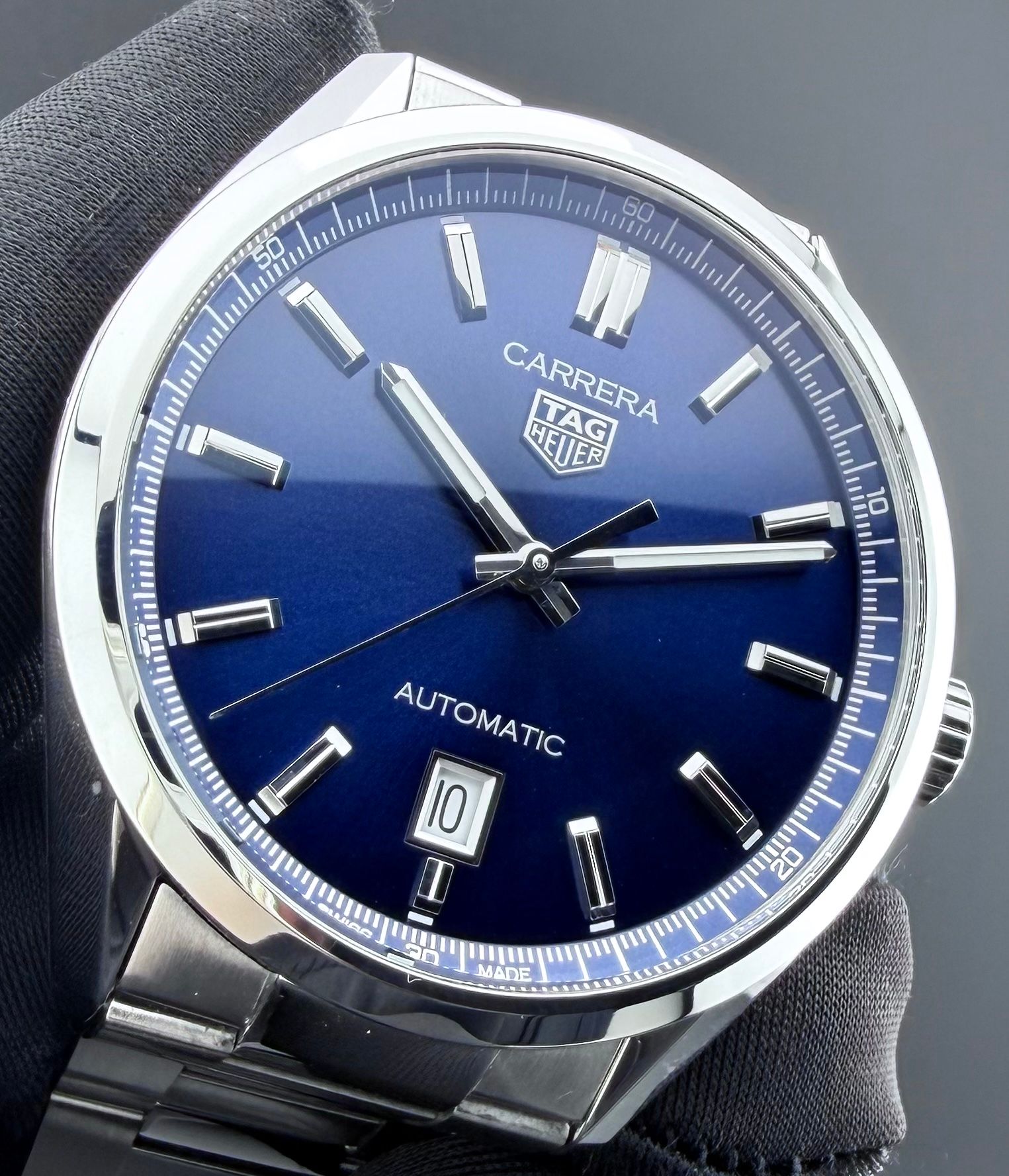 TAG Heuer Carrera Date 39 — foto
