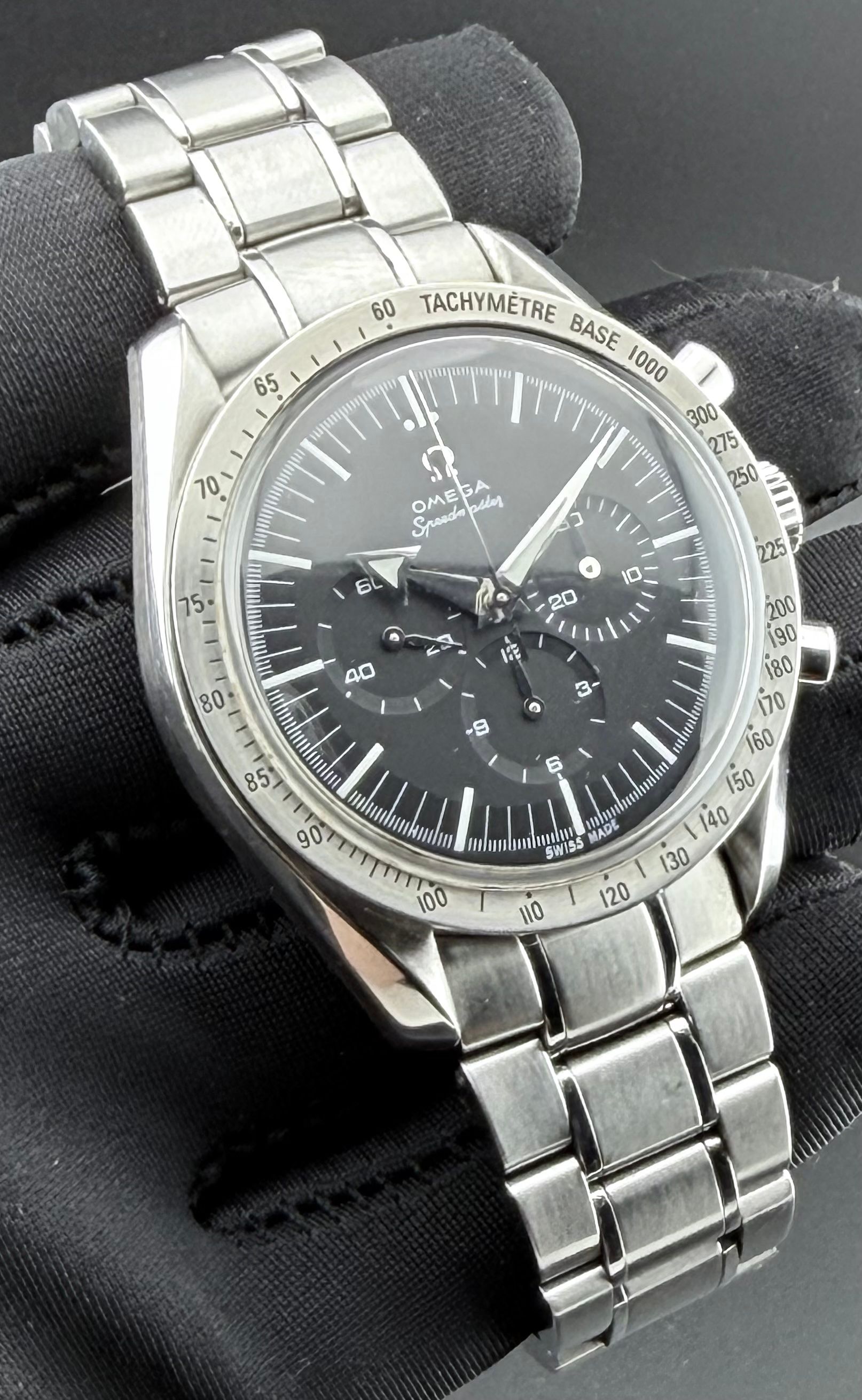 Omega Speedmaster Broad Arrow Replica 1957 — foto