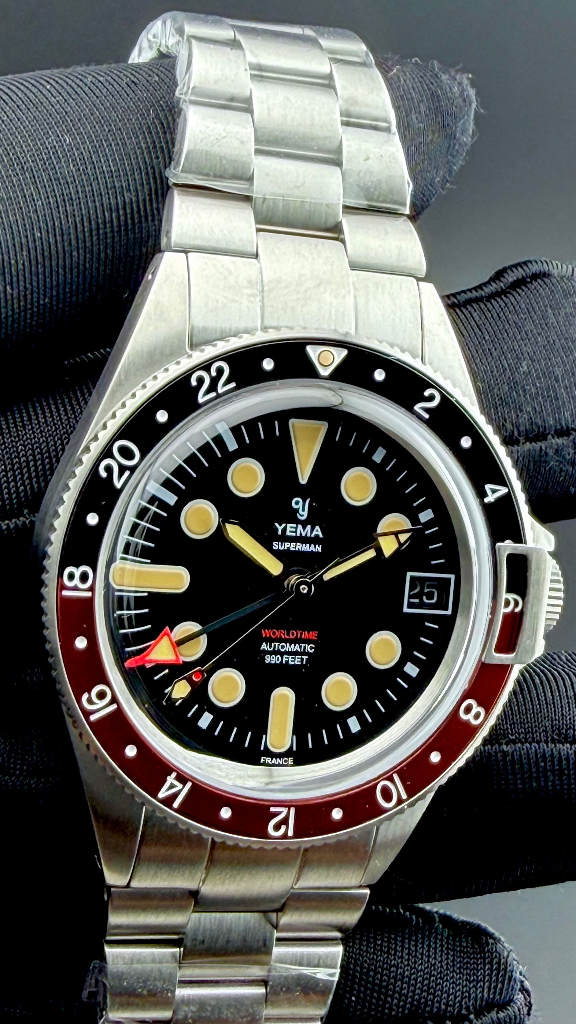 Yema Yema Superman Worldtime GMT — foto