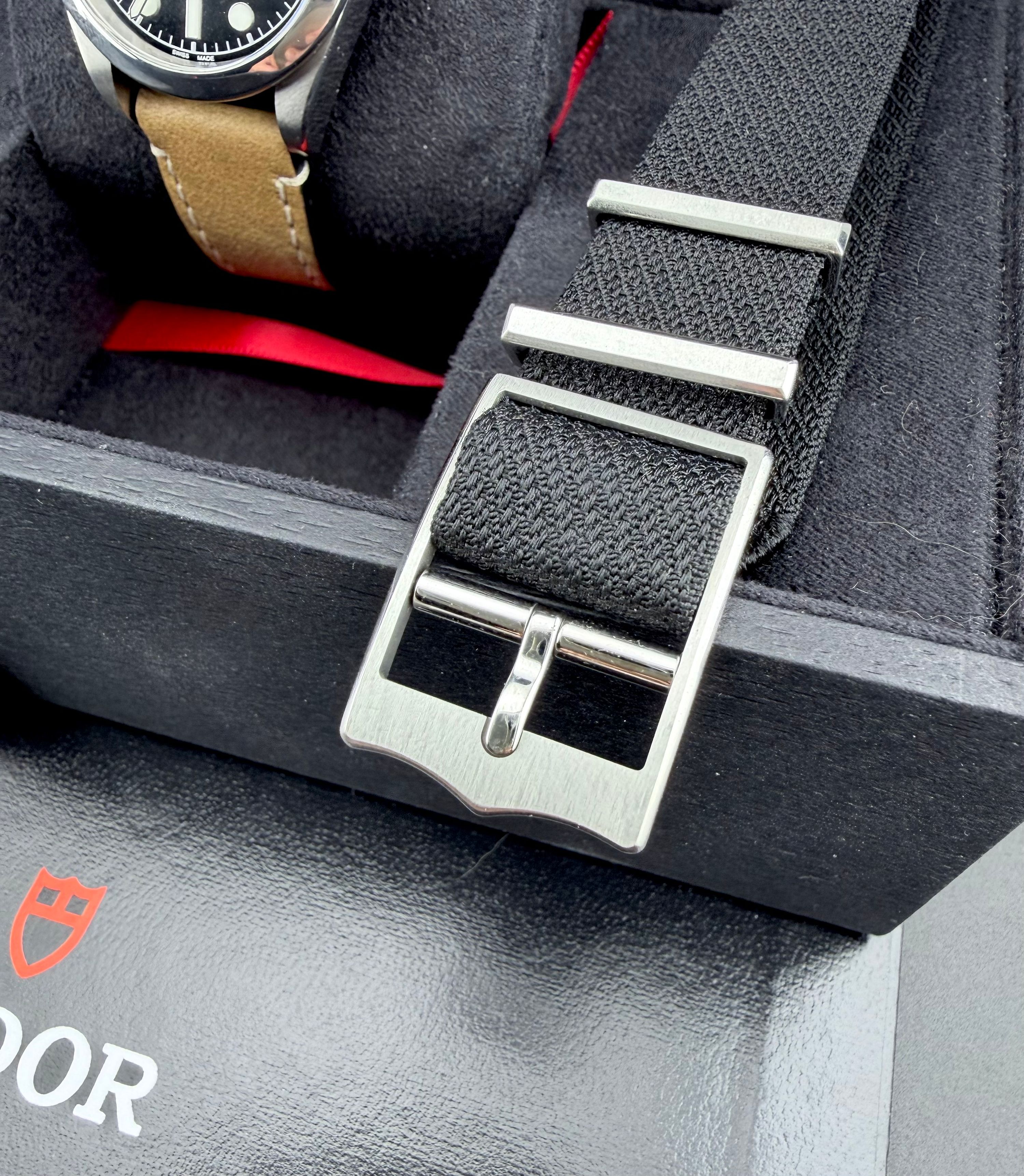 Tudor Black Bay 32 — foto