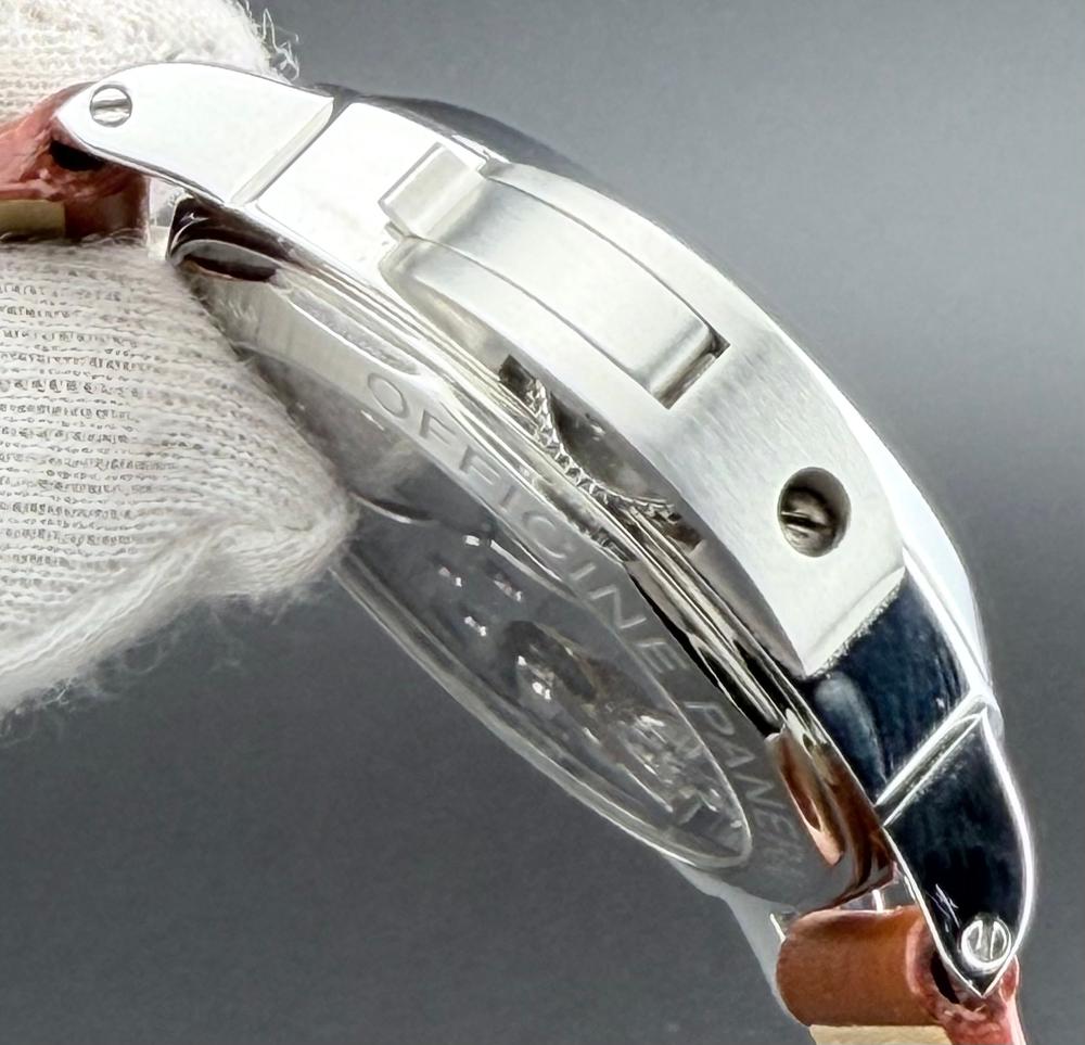 Panerai Luminor Base LH — foto