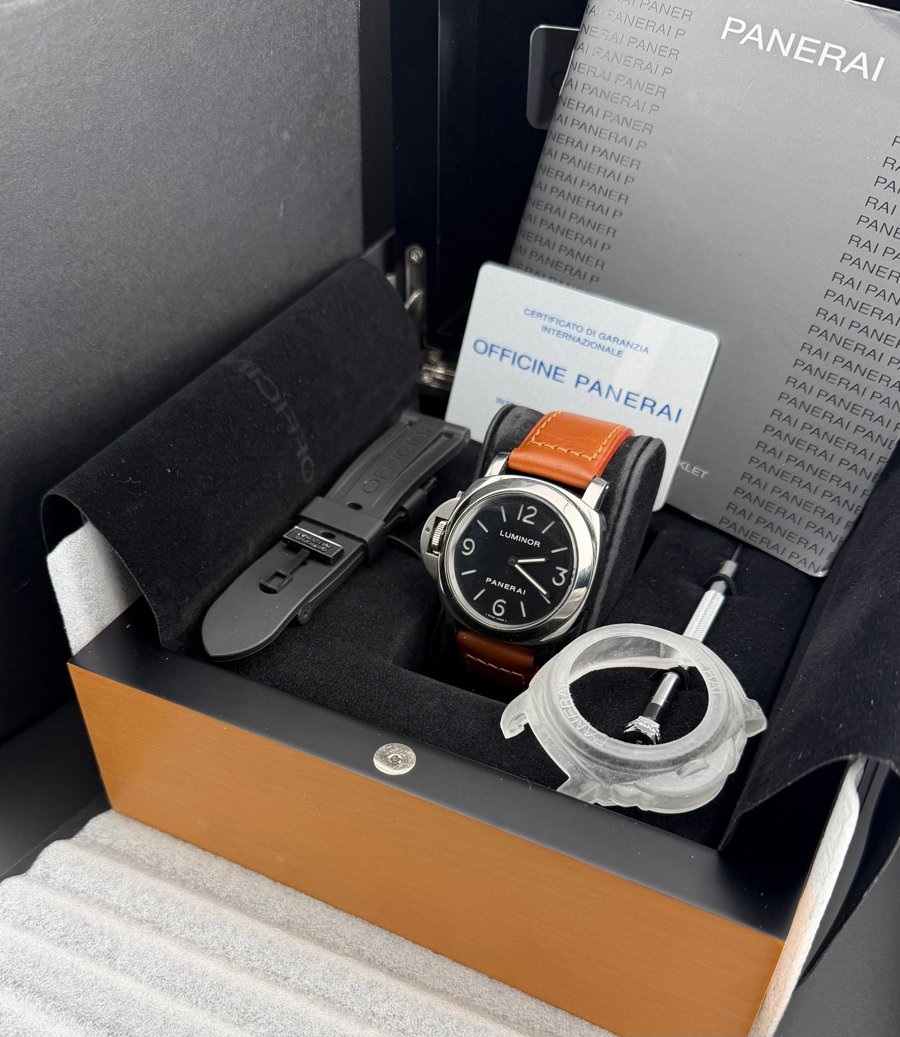 Panerai Luminor Base LH — foto