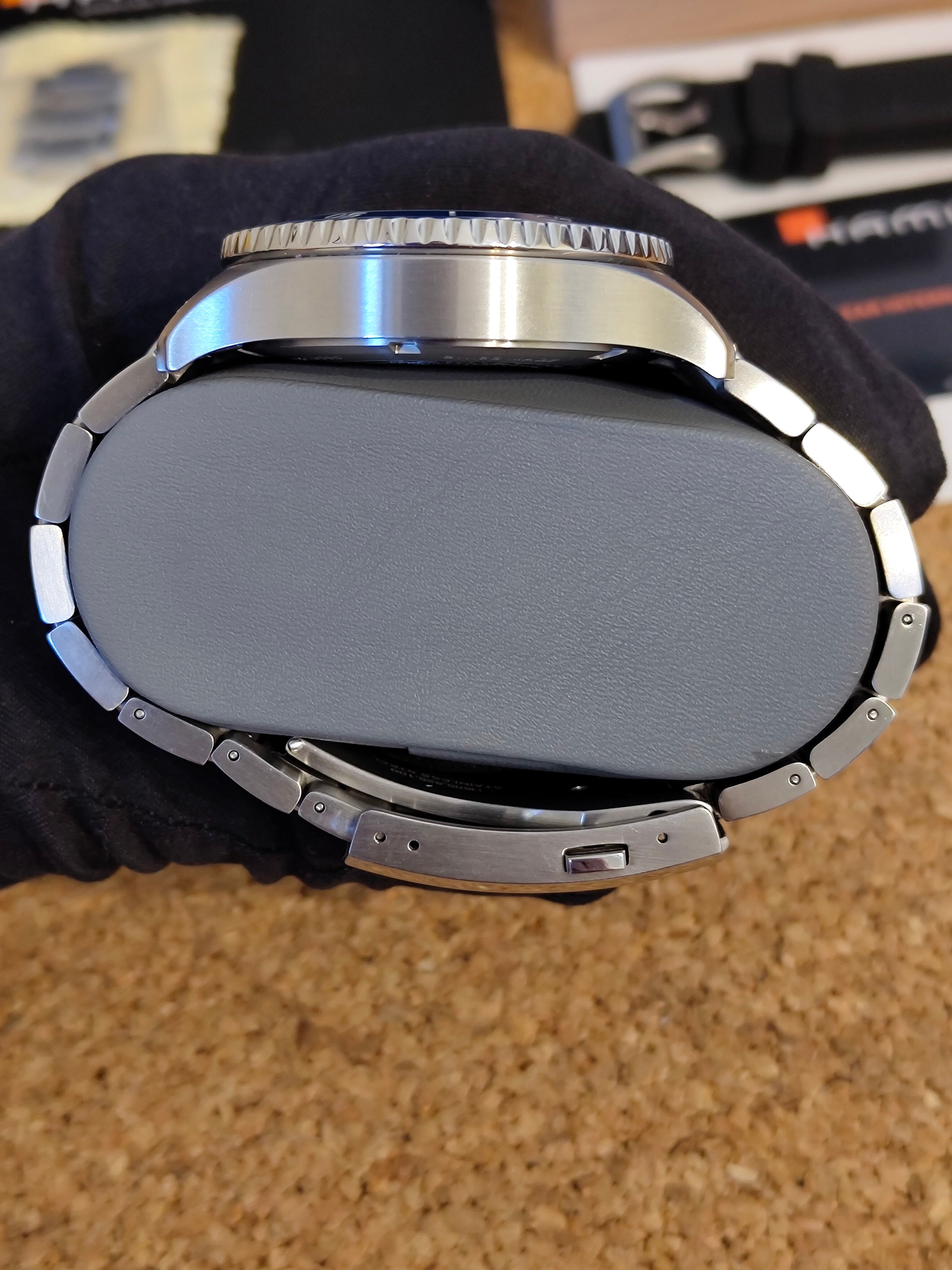 Hamilton khaki Navy Scuba — foto
