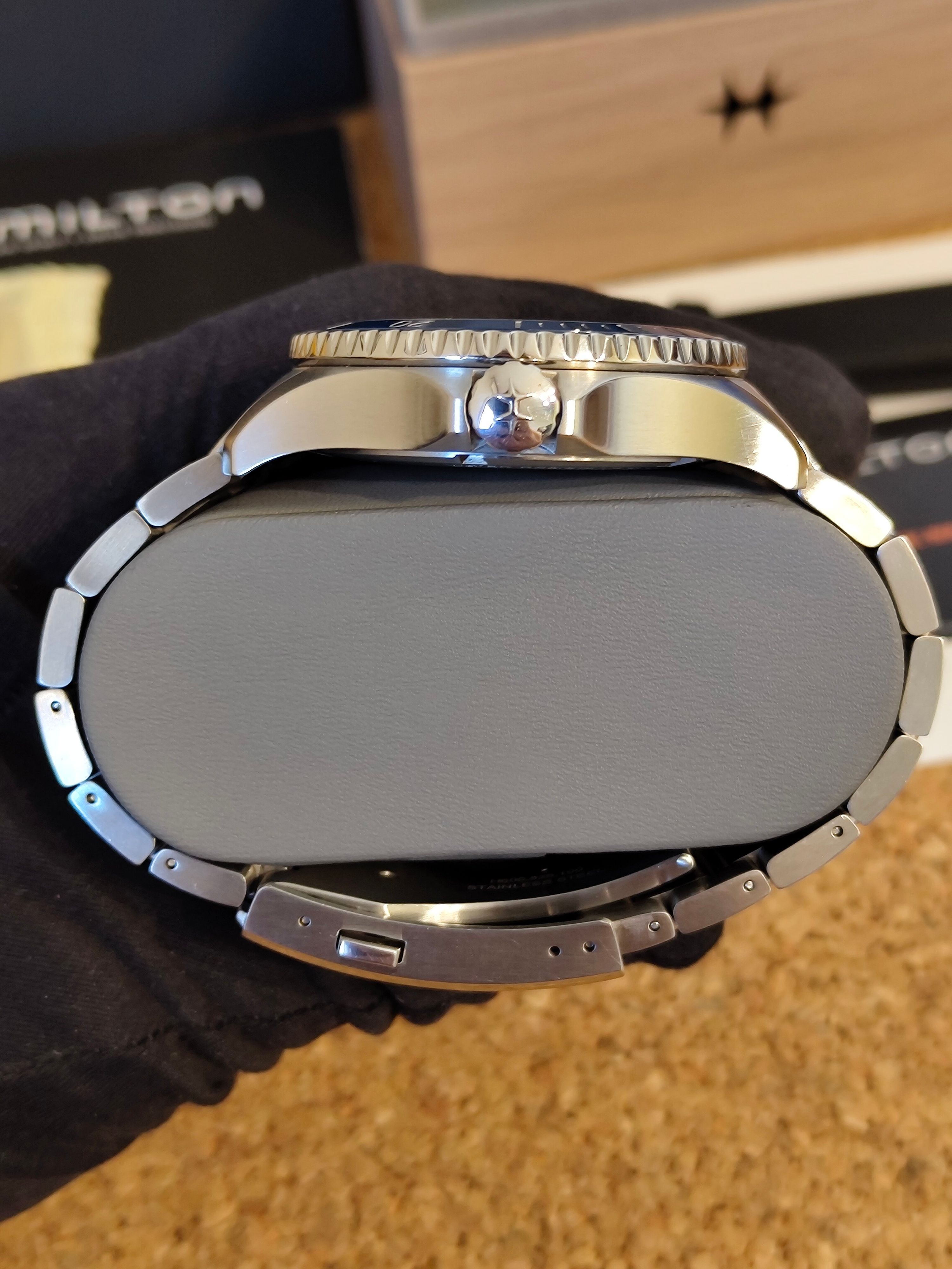 Hamilton khaki Navy Scuba — foto