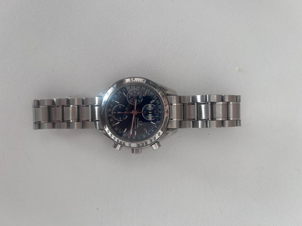 Omega Speedmaster date — foto